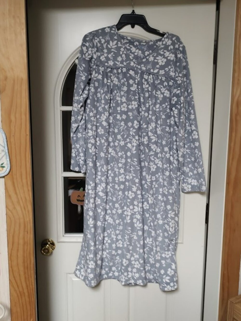 New Croft & Barrow Gray Flowered Soft Fleece Nightgown Size Women's M